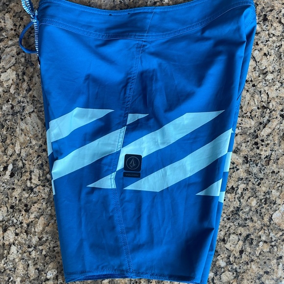 Volcom Mod Tech NWOT Men’s Board Shorts Size 32 - Picture 3 of 8